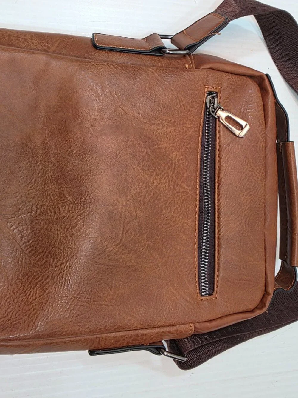 Weixler Unisex Brown Leather Crossbody Bag - Picture 3 of 10